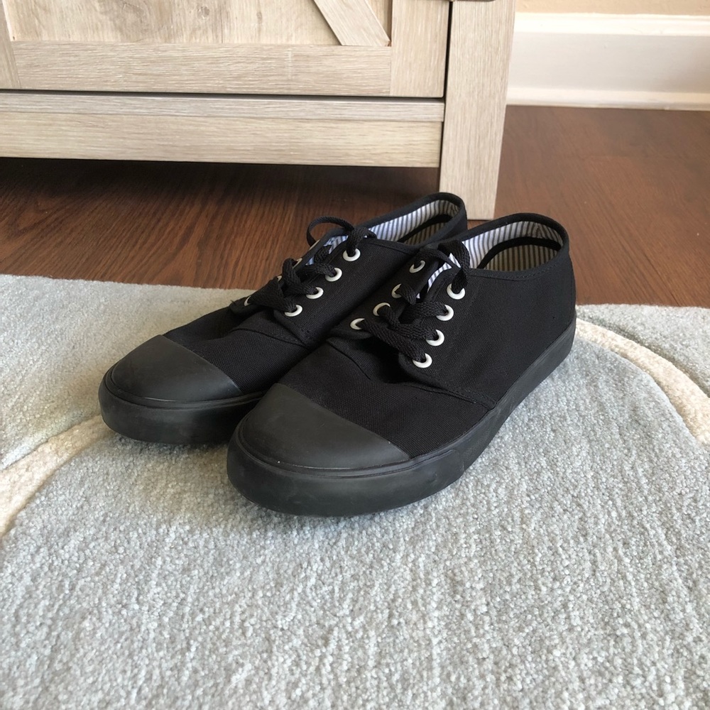 BANGS Shoes low tops in Onyx size 7.5 womens